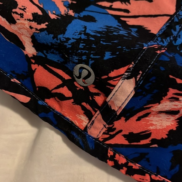 Lululemon Tracker Shorts - Picture 4 of 4